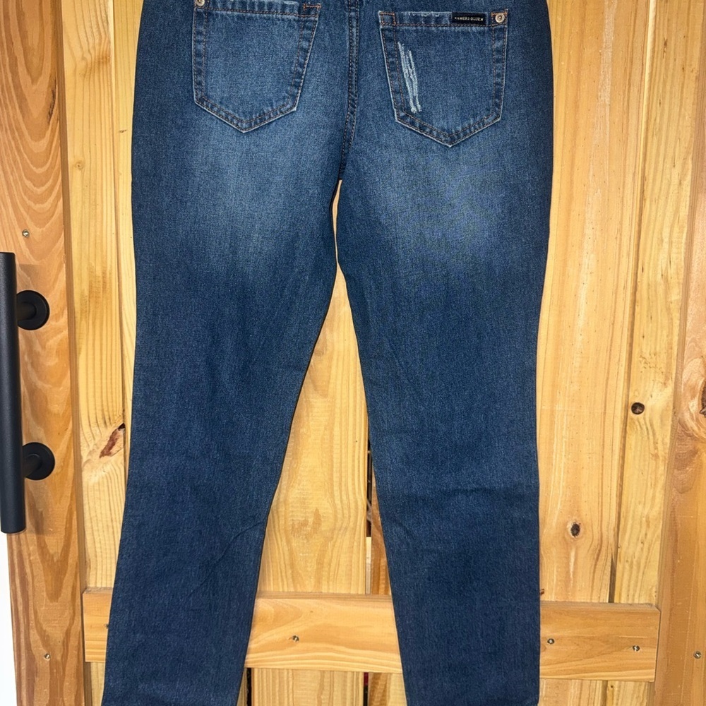 Stylish Distressed Skinny Jeans in Blue - Picture 3 of 5